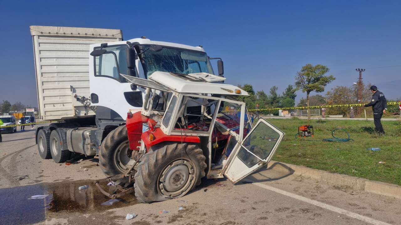 Askeri TIR traktörle çarpıştı! Karı koca hayatını kaybetti 3
